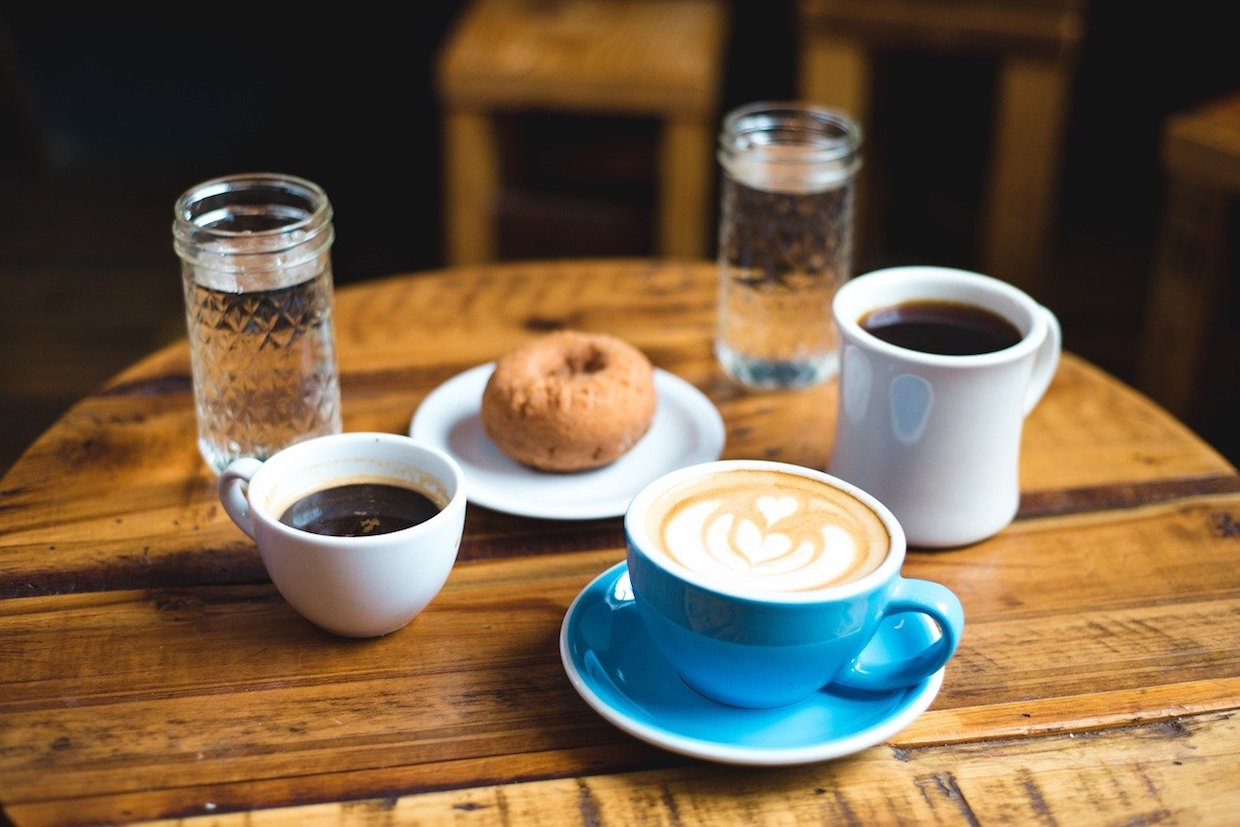 café et beignet pixabay